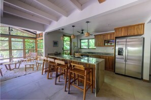 Fridge, microwave, oven, stovetop - Gated Beachfront Community- Huge Natural Pool- TRIPLE Suites Birders delight! (Puerto Viejo)