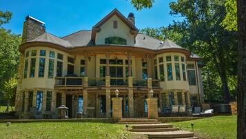 House (6 Bedrooms) | Property amenity