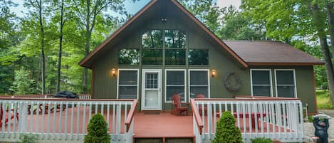 House (3 Bedrooms) | Exterior