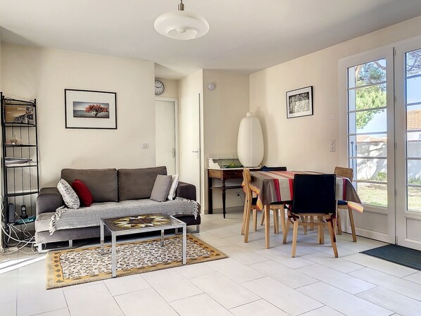 Televisión y reproductor de DVD 