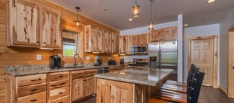 Cj's Mountain Lodge