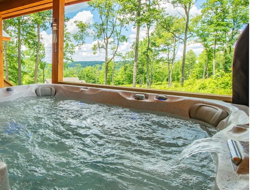 Cj's Mountain Lodge by Taylor Made Deep Creek