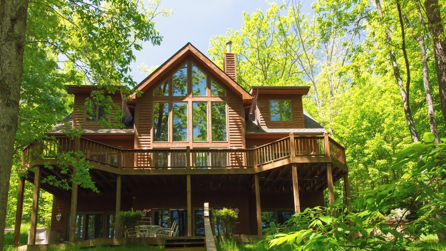 Lakey Mclakehouse