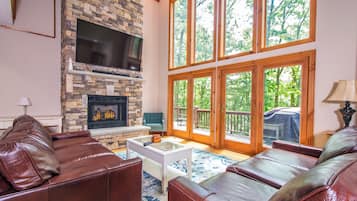 House (6 Bedrooms) | Living area | TV, fireplace, foosball