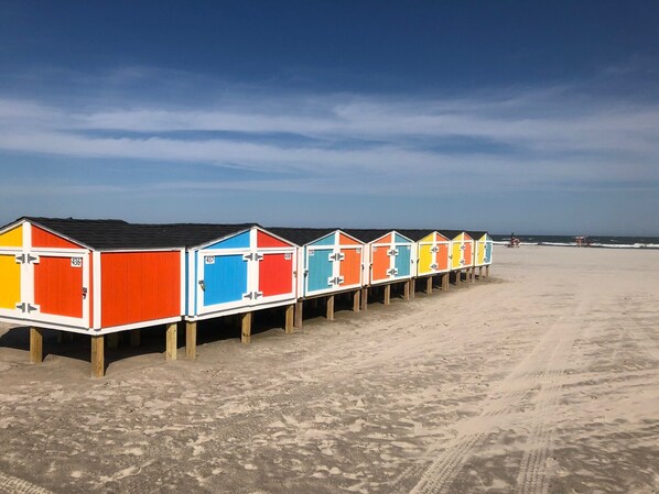 Beach nearby - Contemporary, top-floor condo w/ amazing views of the ocean and bay, beach block (Wildwood Crest)