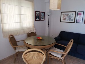 Dining - Nice, well-kept apartment with views of the sea and to the pool area! (Xeraco Playa)