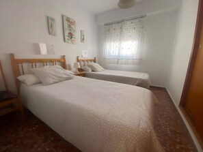 3 bedrooms, iron/ironing board, bed sheets