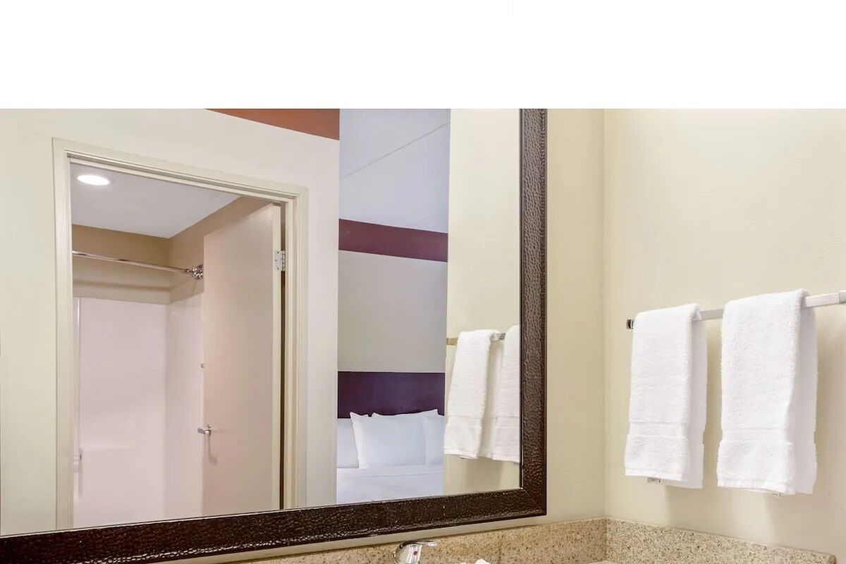 Work, Rest and Recharge!!! Sun all day Fun All night!!