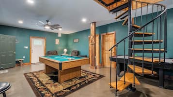 Apartment, Multiple Beds, Fireplace | Living room | TV
