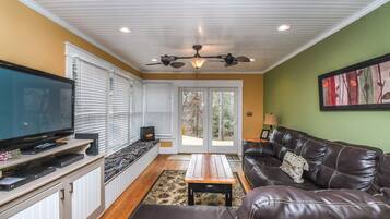 House, Multiple Beds, Hot Tub, River View | Interior