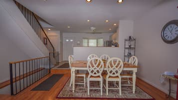 Studio (3 Bedrooms) | Property amenity