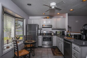 Studio (3 Bedrooms) | Property amenity