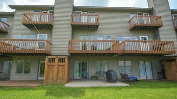 Studio (2 Bedrooms) | Front of property