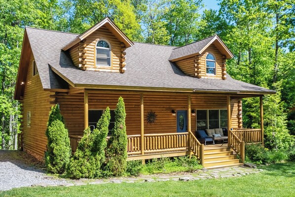House (3 Bedrooms) | Front of property - Donovan's Dacha by Taylor Made Deep Creek (McHenry)