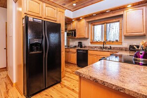 House (3 Bedrooms) | Property amenity - Donovan's Dacha by Taylor Made Deep Creek (McHenry)