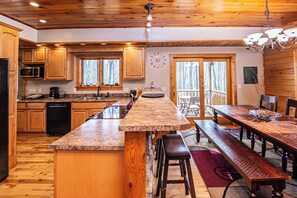 House (3 Bedrooms) | Property amenity - Donovan's Dacha by Taylor Made Deep Creek (McHenry)