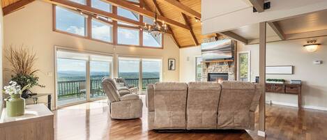 House (5 Bedrooms) | Property amenity