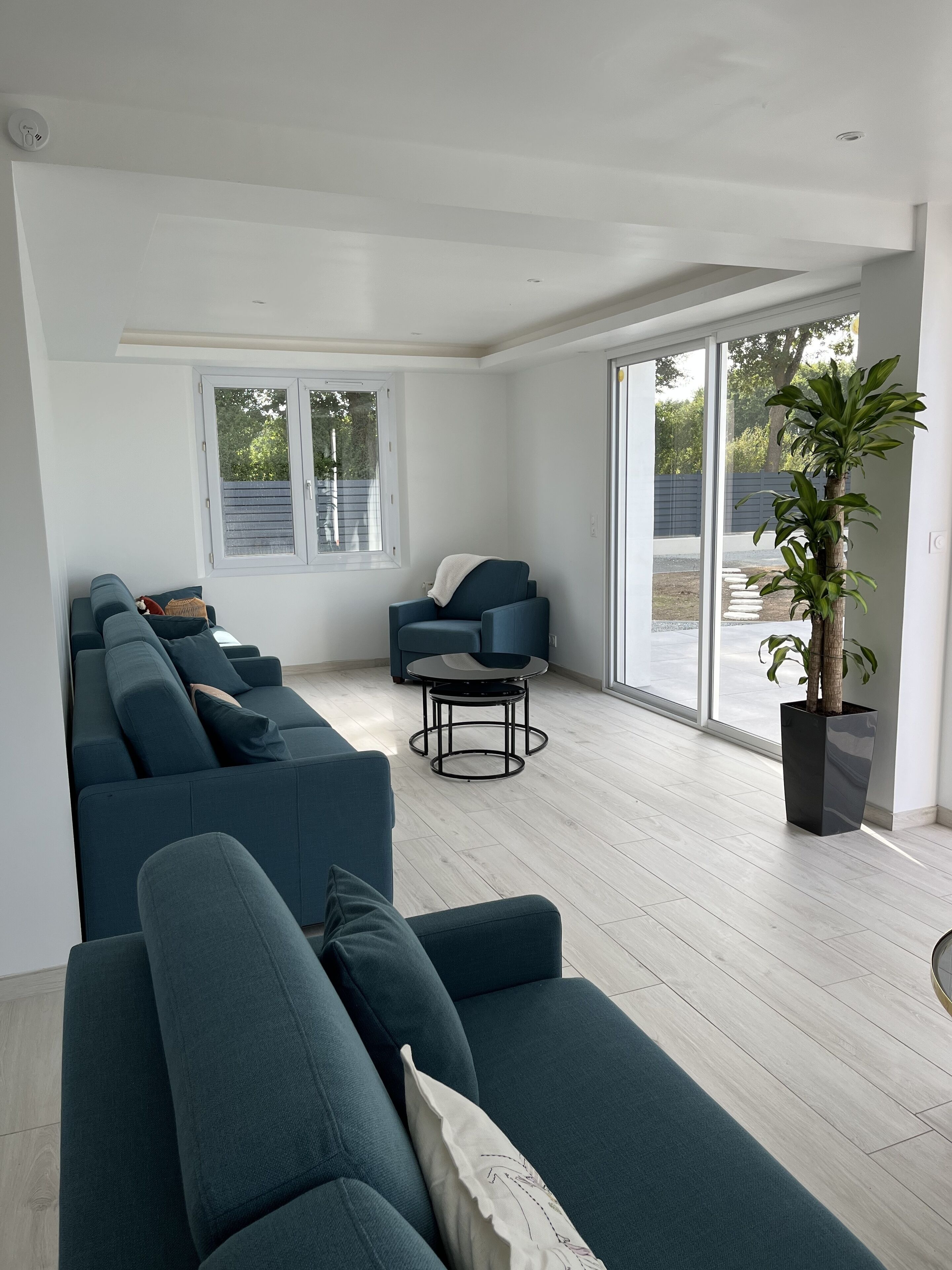 Group accommodation (18/20 people) with heated swimming pool