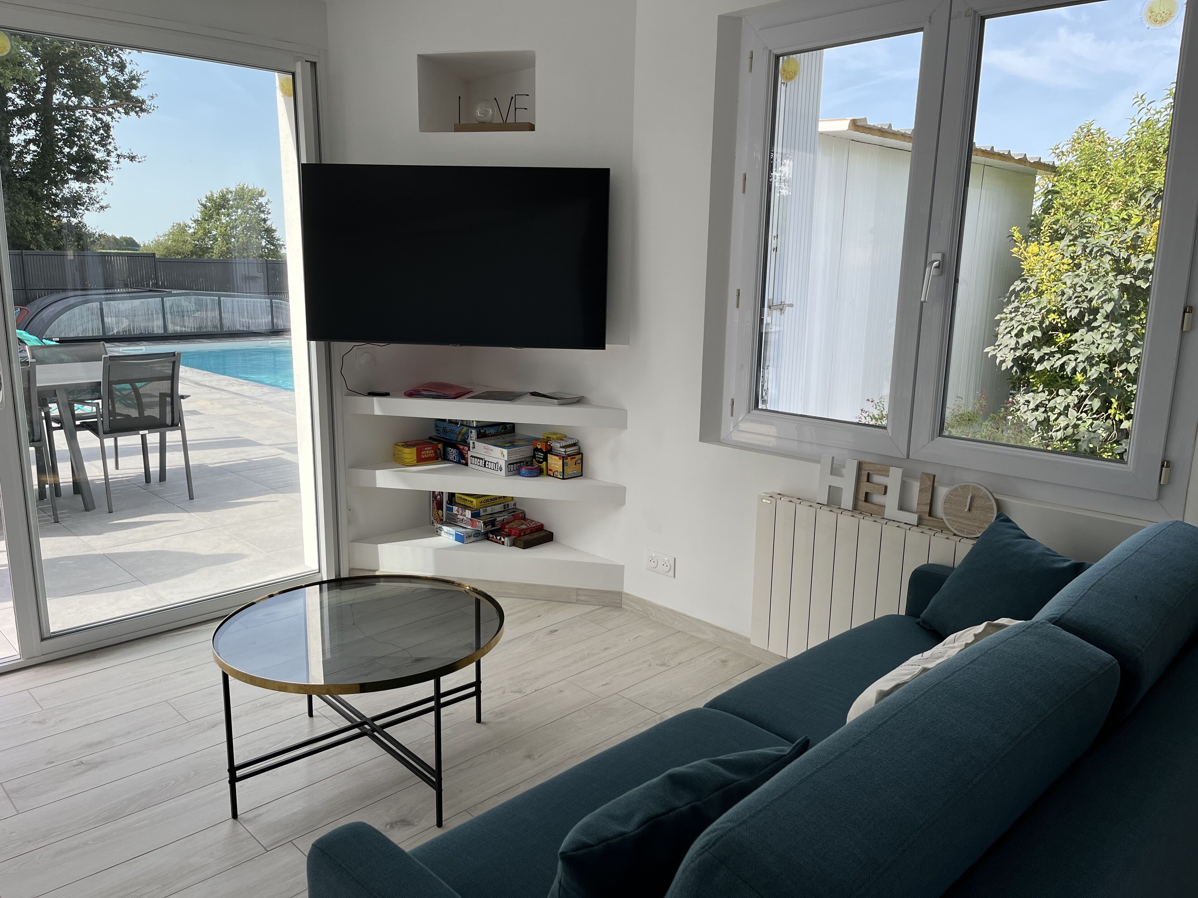 Group accommodation (18/20 people) with heated swimming pool