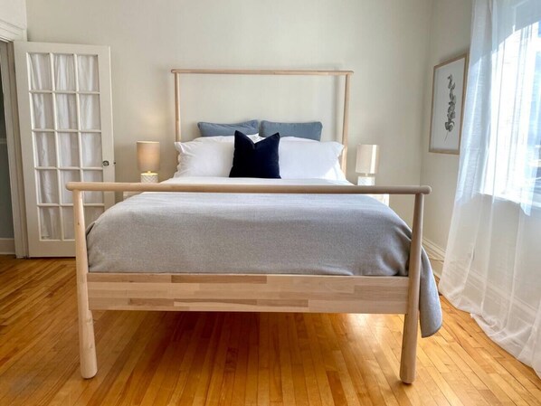 4 bedrooms, iron/ironing board, free WiFi, bed sheets