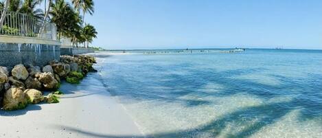 Solsenger og strandhåndklær