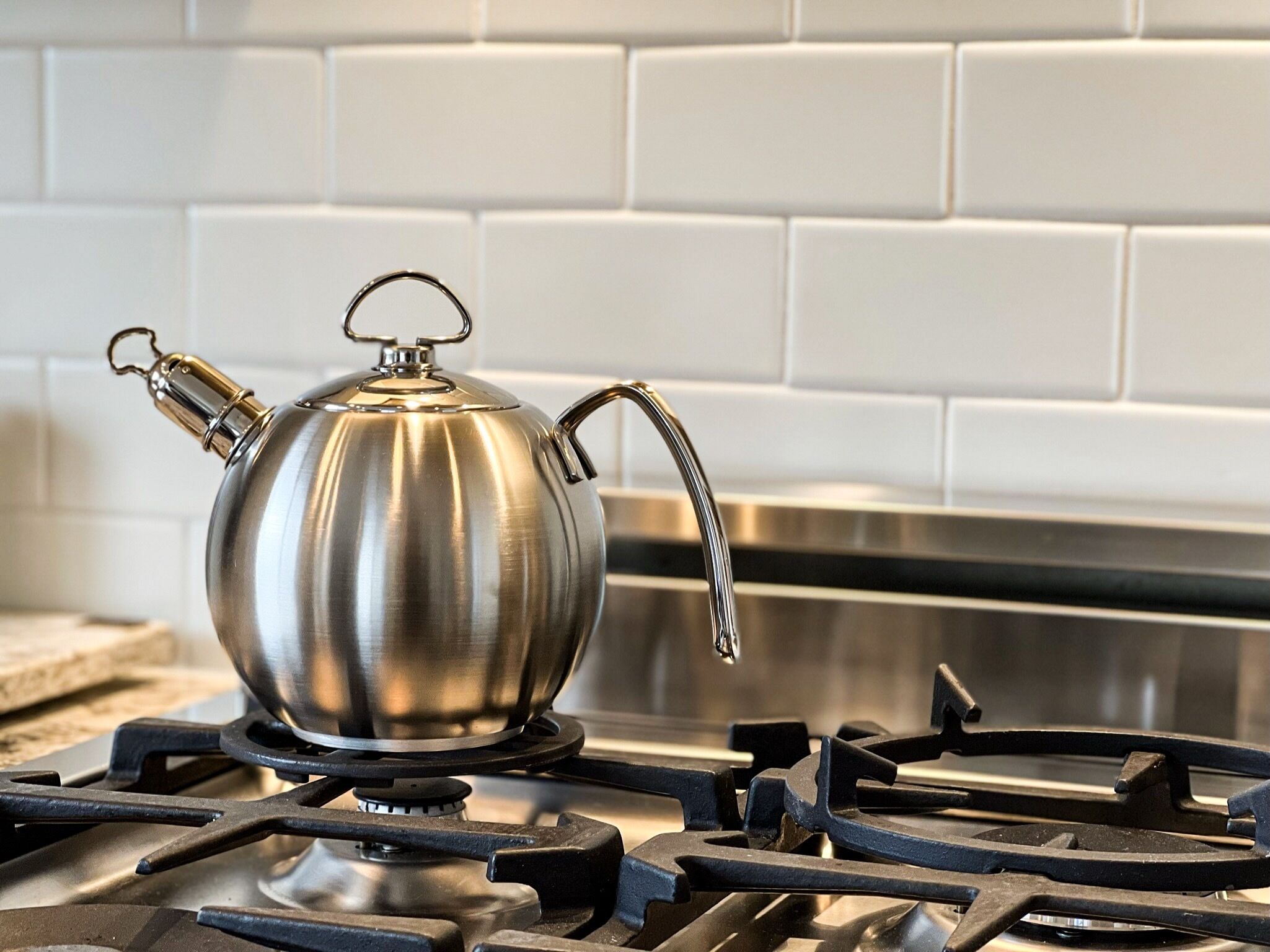 Upscale Flat w/ Private Ent on Main St.  2BD // 1BA + AC, Wifi, Rooftop Deck