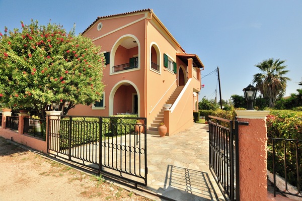 Welcome to this 4 apartment complex 450m from Acharavi beach and resort center