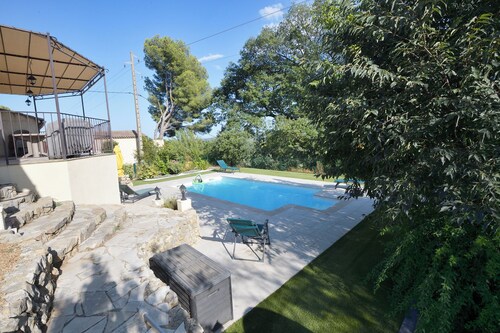 Convivial house, center Var. 3 bedrooms. Enclosed private swimming pool
