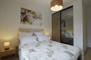 3 chambres, fer et planche à repasser, lit parapluie, Wi-Fi gratuit