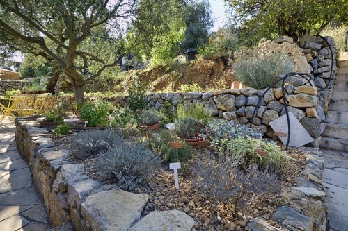 Maison conviviale, centre Var. 3 chambres. Piscine privative clôturée