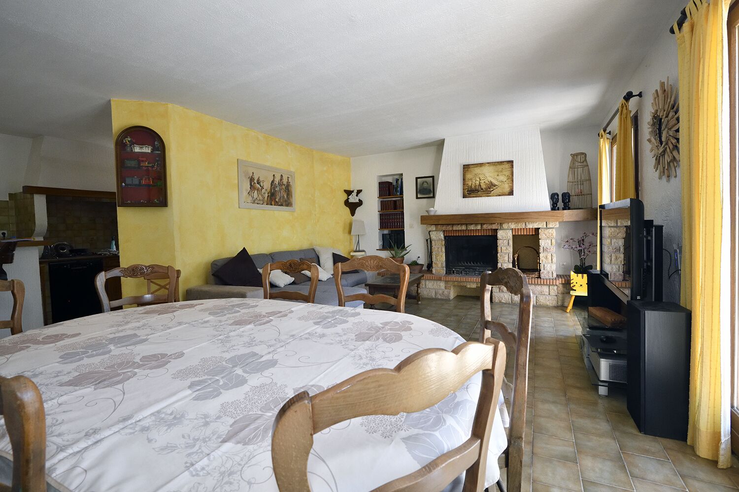 Friendly house, center Var. 3 rooms. Fenced private swimming pool