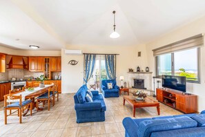 Smart TV, ping pong - Villa Wisteria - Three Bedroom Villa, Sleeps 6 (Polis)