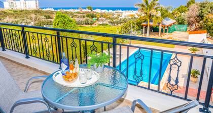 Villa Wisteria - Three Bedroom Villa, Sleeps 6