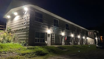 ุงูู
ูุดุฃุฉ ู
ู ุงูุฎุงุฑุฌ