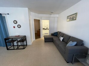 Family Studio | Living area | 32-inch LED TV with satellite channels, TV - Muskoka Nights Motel (Gravenhurst)