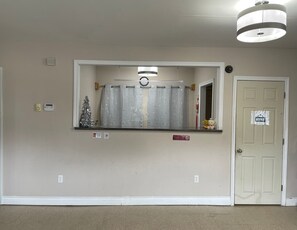 Check-in/check-out kiosk - Muskoka Nights Motel (Gravenhurst)