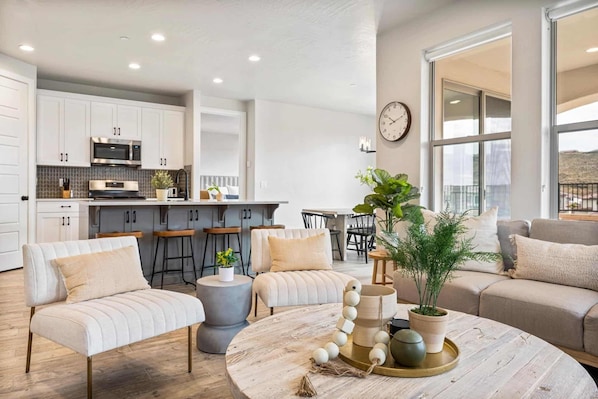 TV, videogiochi, tavolo da ping pong