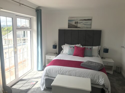 Ad Astra House with magnificent mountain views