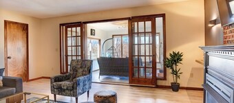 Huge  Cabin Epic Appalachian Views + Hot Tub/Sauna+Bar+Game room sleeps 16