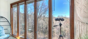Huge Cabin Epic Appalachian Views + Hot Tub/Sauna+Bar+Game room sleeps 16