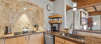 Ski-In Mountain Getaway – 25 Yards from the Slopes!