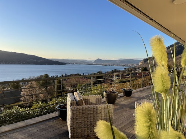 Terrace/patio - Villa with beautiful lake view Annecy (Veyrier-du-Lac)