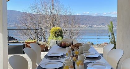 Villa avec piscine chauffée et vue magnifique sur le lac d'Annecy
