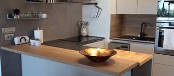 For Families - Spacious 4-bedroom vacation house with pool, close to the sea!