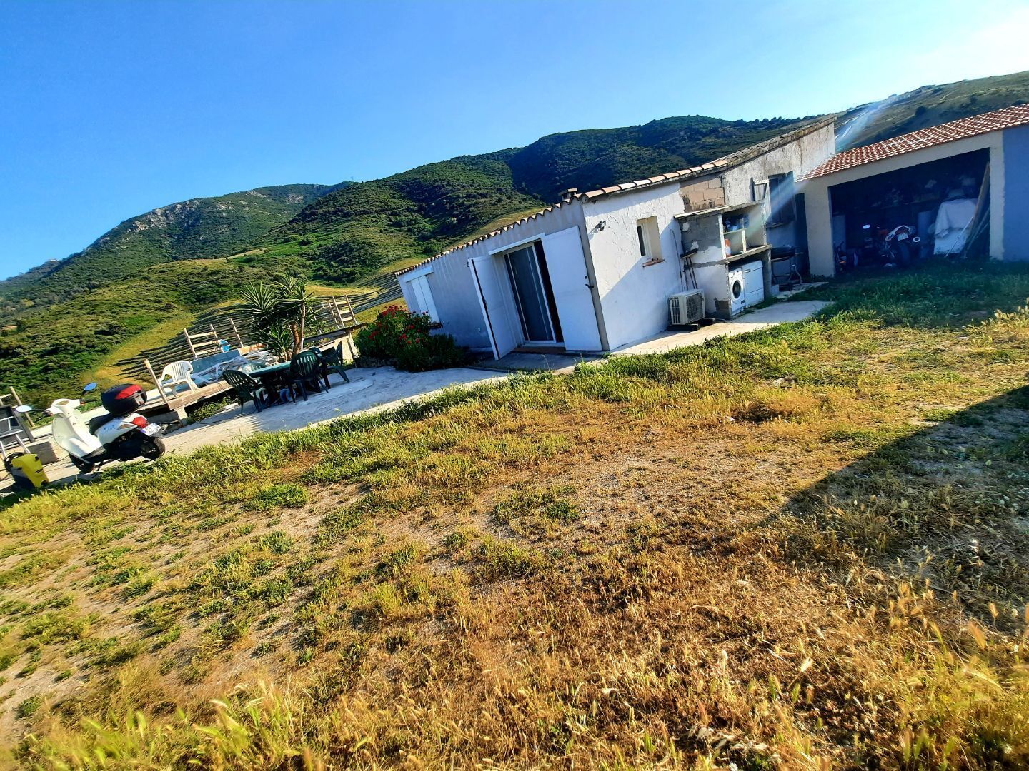 Country house with swimming pool.