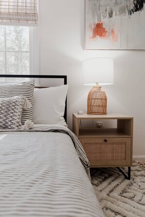 3 bedrooms, iron/ironing board, WiFi, bed sheets