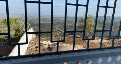 Small 2 bedroom house on Golini ridge