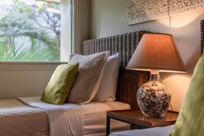 2 bedrooms, iron/ironing board, WiFi, bed sheets - *Makani A Kai B3* NEW LISTING!  Right On The Beach Steps To The Sand (Maalaea)