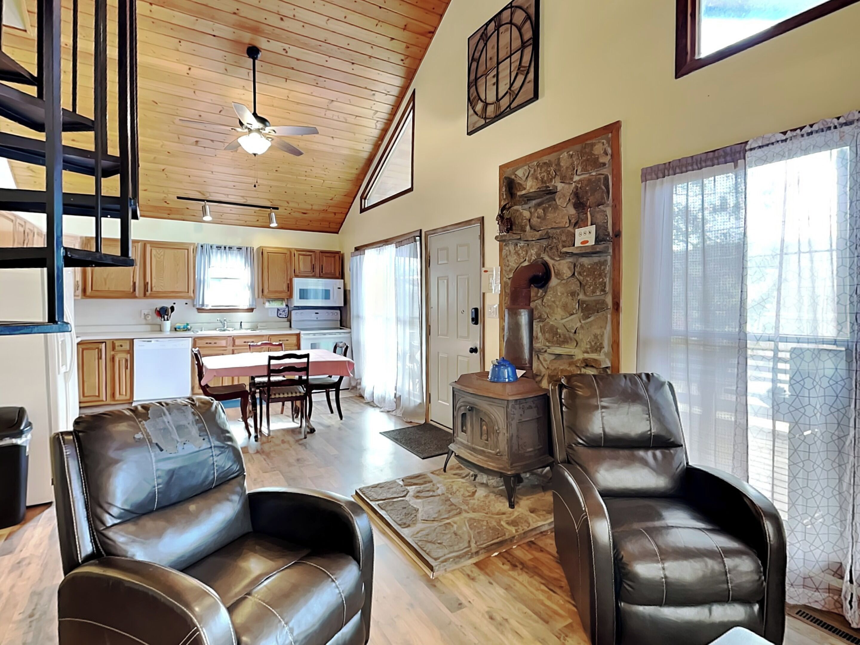 Nhà (3 Bedrooms) | Tiện nghi, dịch vụ nơi lưu trú