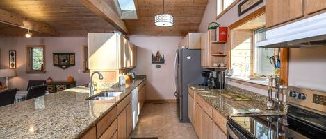 House, Multiple Beds, Hot Tub | Private kitchen | Fridge, microwave, oven, stovetop